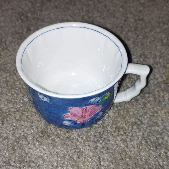 Vintage Cup and Saucer blue with floral print - Picture 5 of 8